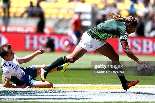 Justin Geduld of South Africa scores a try during the match between South Africa and France during the 2017 Wellington Sevens at Westpac Stadium on...