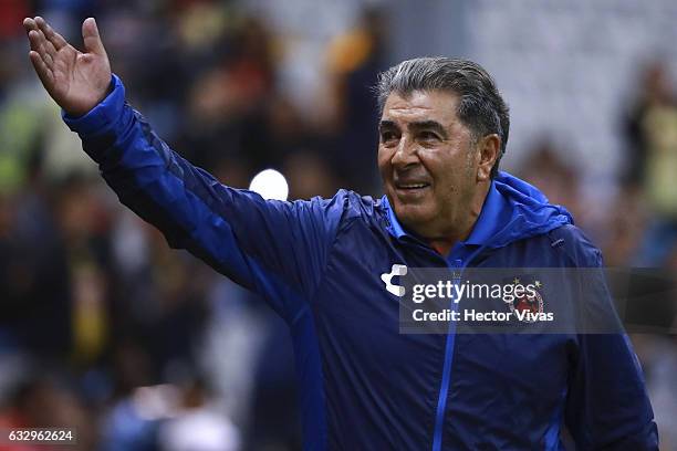 Carlos Reinoso, Head Coach of Veracruz waves during the 4th round match between America and Veracruz as part of the Torneo Clausura 2017 Liga MX at...