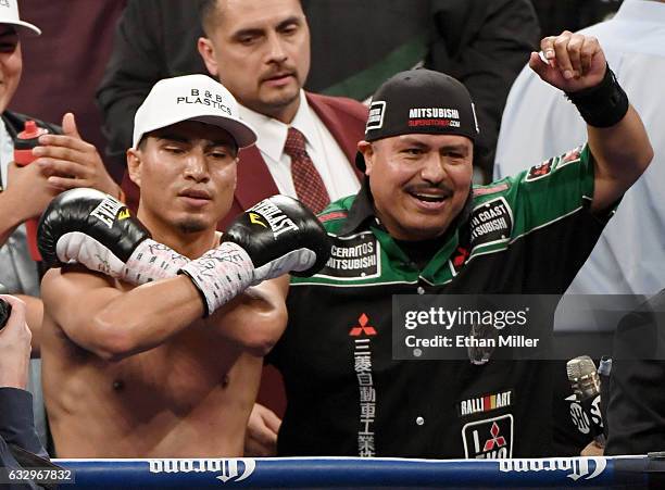 Robert Garcia Boxing Photos and Premium High Res Pictures - Getty Images