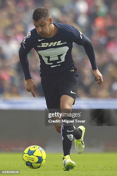 Gerardo Alcoba of Pumas drives the ball during the 4th round match between Pumas UNAM and Necaxa as part of the Torneo Clausura 2017 Liga MX at...