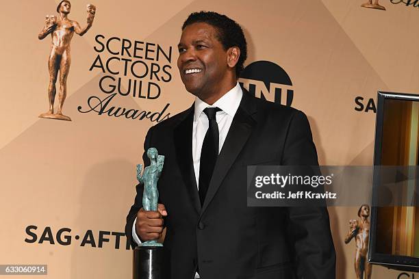 Actor Denzel Washington, winner of the Outstanding Performance by a Male Actor in a Leading Role award for 'Fences,' poses in the press room during...