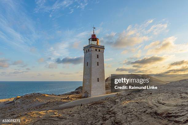 lighthouse and dune, rubjerg knude - denmark photos et images de collection