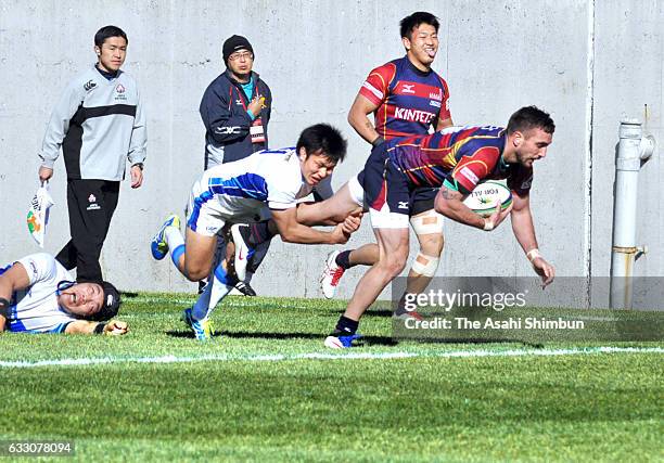 Andre Taylor of Kintetsu Liners dives to score a try during the Top League Qualification/Relegation match between Kintetsu Liners and Kyushu Electric...