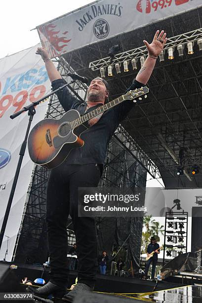 Lee Brice performs during The 32nd Annual KISS 99.9 Chili Cook-Off at CB Smith Park on January 29, 2017 in Pembroke Pines, Florida.