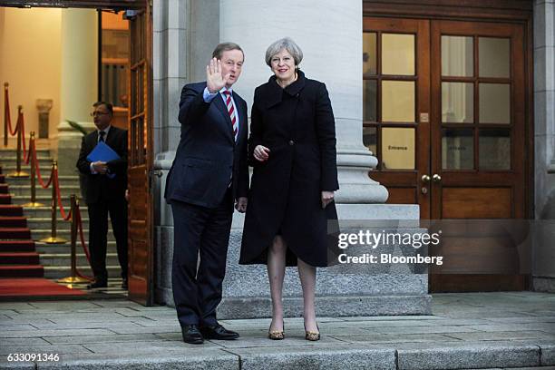 Theresa May, U.K. Prime minister, right, and with Enda Kenny, Ireland's prime minister, pose for photographs ahead of their meeting in Dublin,...