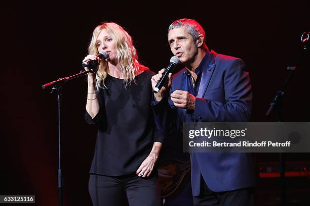 Sandrine Kiberlain and Julien Clerc perform during the Charity Gala against Alzheimer's disease at Salle Pleyel on January 30, 2017 in Paris, France.