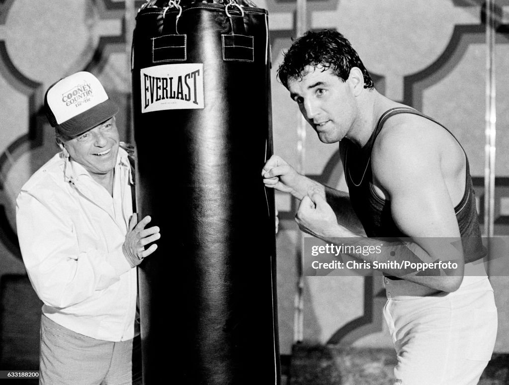 Heavyweight boxer Gerry Cooney of the USA in training, assisted by... News Photo Getty Images