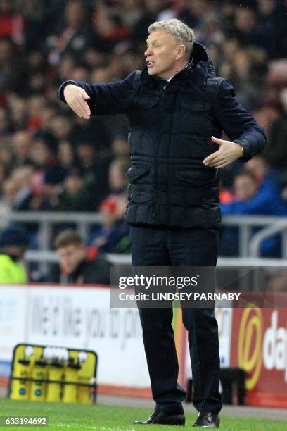 Sunderland's Scottish manager David Moyes gestures on the touchline during the English Premier League football match between Sunderland and Tottenham...