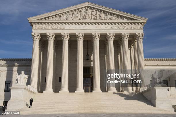 The US Supreme Court is seen in Washington, DC, on January 31, 2017. / AFP PHOTO / SAUL LOEB