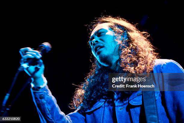 Mandagi Dougy Mandagi Photos Photos et images de collection - Getty Images