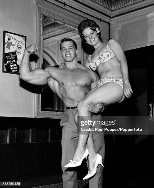 American bodybuilder Arnold Schwarzenegger posing at the Victoria Palace Theatre in London, circa 1968.