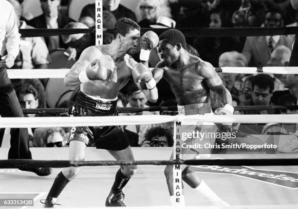 Boxer Azumah Nelson of Ghana in action against Jeff Fenech of Australia in Las Vegas on 28th June 1991. The bout ended in a draw on points.