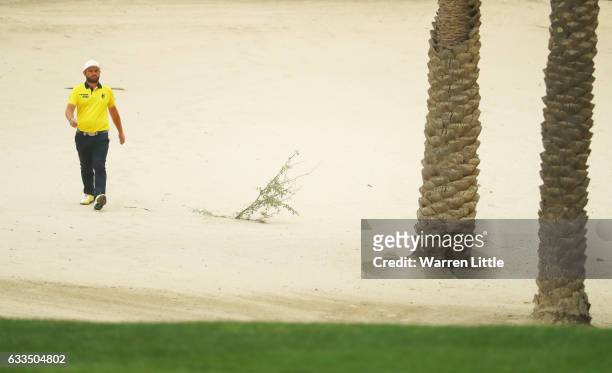 Andy Sullivan of England walks on the 14th hole during the first round of the Omega Dubai Desert Classic at Emirates Golf Club on February 2, 2017 in...