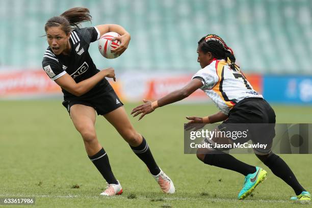 Ruby Tui of New Zealand makes a break during the pool match between New Zealand and Papua New Guinea in the 2017 HSBC Sydney Sevens at Allianz...