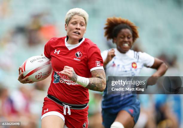 Jennifer Kish of Canada makes a break during the womens pool match between Canada and France in the 2017 HSBC Sydney Sevens at Allianz Stadium on...