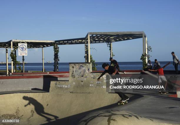 Young jumps with his skateboard in Cinta Costera Park in Panama City on February 2, 2017. / AFP / RODRIGO ARANGUA