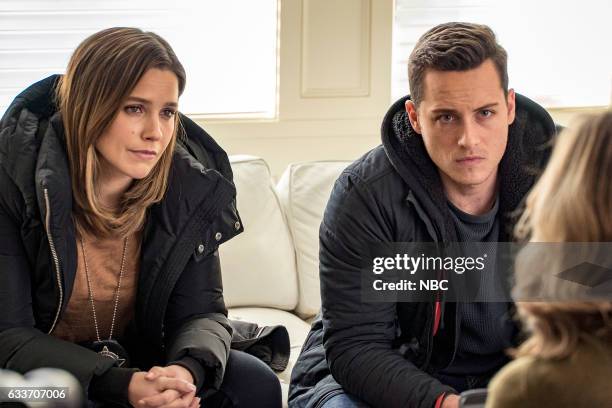 Seven Indictments" Episode 414 -- Pictured: Sophia Bush as Erin Lindsay, Jesse Lee Soffer as Jay Halstead --