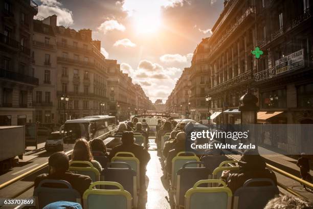 double-decker bus tour in paris, ile-de-france, france - autobús de dos pisos fotografías e imágenes de stock