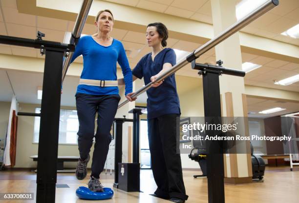 patient having physical therapy in hospital - convalescenza foto e immagini stock