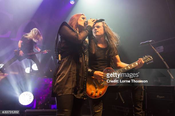 Simone Simons and Isaac Delahaye of Epica perform at Shepherd's Bush Empire on February 3, 2017 in London, United Kingdom.