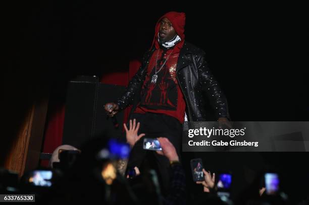 Love The 90s Tour At The Hard Rock In Las Vegas Photos and Premium High ...