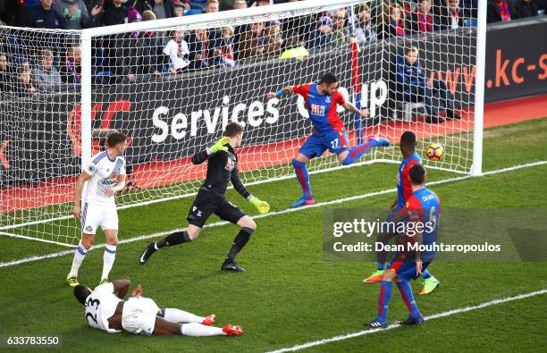 Lamine Kone of Sunderland scores his sides first goal during the Premier League match between Crystal Palace and Sunderland at Selhurst Park on...