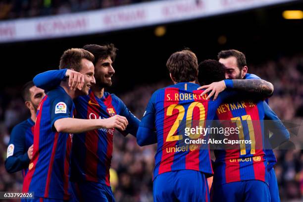 Aleix Vidal of FC Barcelona celebrates with his teammates Ivan Rakitic , Andre Gomes , Sergi Roberto and Neymar Santos Jr after scoring his team's...