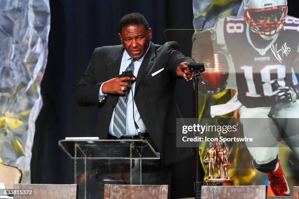 Hall of Famer Jackie Slater speaks to the audience after he receives the Bart Starr Award for his son New England Patriots wide receiver Matthew...