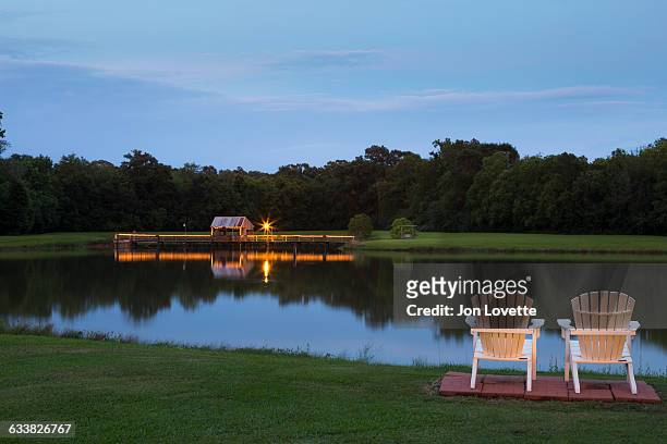 lake and adirondack chairs - lafayette louisiana foto e immagini stock
