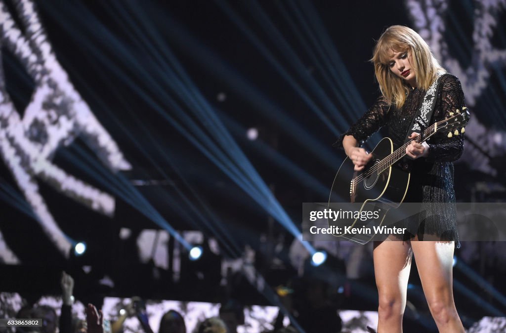 2017 DIRECTV NOW Super Saturday Night Concert In Houston - Taylor Swift Performance