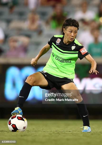 Yukari Kinga of Canberra controls the ball during the W-League Semi Final match between Canberra United and Melbourne City FC at GIO Stadium on...