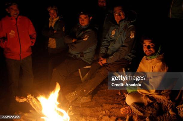 Expeditionaries share a fire in the Ingeniero Sardina refuge, in the framework of the bicentenary of Cruce de los Andes 2017, in the province of San...