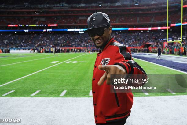 Recording artist Usher gestures prior to Super Bowl 51 between the New England Patriots and the Atlanta Falcons at NRG Stadium on February 5, 2017 in...