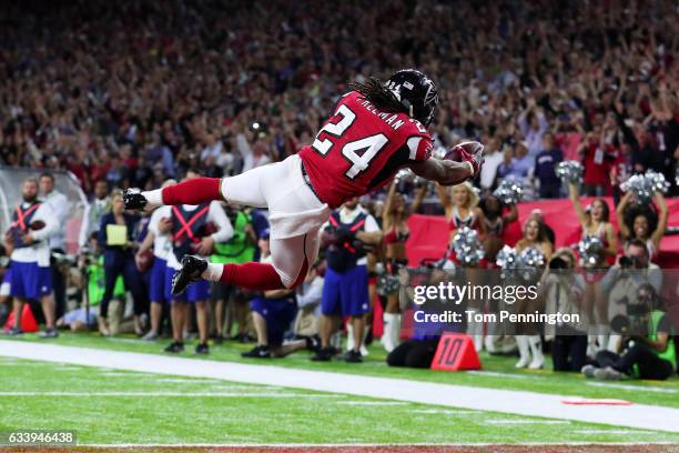 Devonta Freeman of the Atlanta Falcons scores a touchdown on a 5 yard run against the New England Patriots in the second quarter during Super Bowl 51...