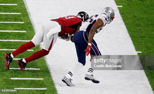 Julio Jones of the Atlanta Falcons makes a catch against the New England Patriots in the first half during Super Bowl 51 at NRG Stadium on February...