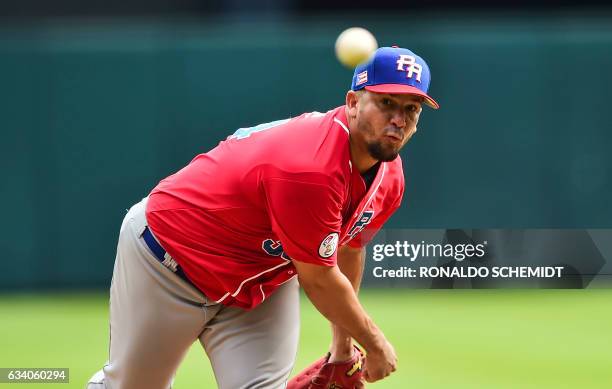 Pitcher Orlando Roman of Criollos de Caguas of Puerto Rico throws against Aguilas del Zulia of Venezuela during the Caribbean Baseball Series at the...