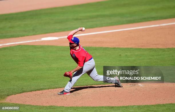 Pitcher Orlando Roman of Criollos de Caguas of Puerto Rico throws against Aguilas del Zulia of Venezuela during the Caribbean Baseball Series at the...