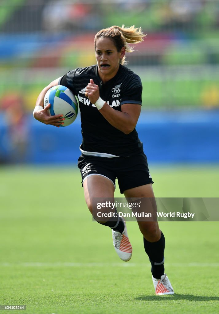 Kayla Farnham Rugby Kayla McAlister of New Zealand runs in for a try during the Women's ...
