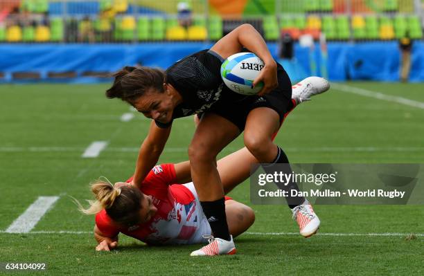 Ruby Tui of New Zealand holds off Amy Wilson Hardy of Great Britain to score a try during the Women's Rugby Sevens Semi Final match between Great...