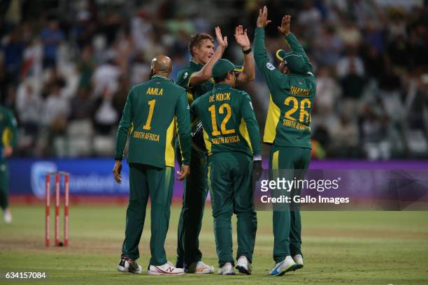 Proteas celebrates during the 4th ODI between South Africa and Sri Lanka at PPC Newlands on February 07, 2017 in Cape Town, South Africa.