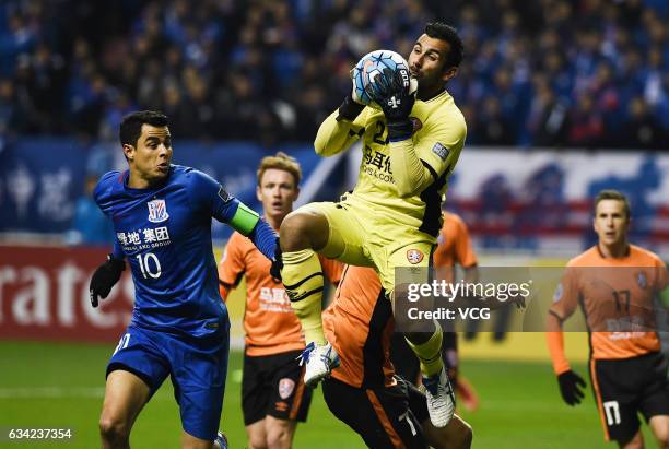 Giovanni Moreno of Shanghai Shenhua and goalkeeper Jamie Young of Brisbane Roar compete for the ball during the AFC Champions League 2017 play-off...