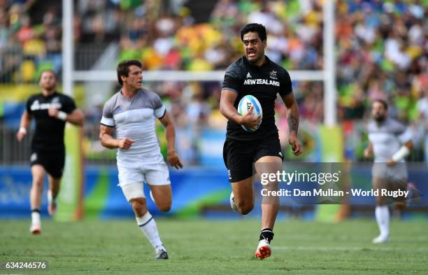 Akira Ioane of New Zeland makes a break during the Men's Rugby Sevens placing match between New Zealand and France on day six of the Rio 2016 Olympic...