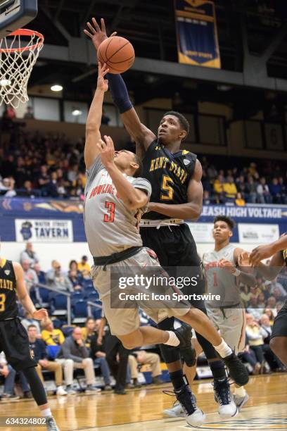 Kent State Golden Flashes F Danny Pippen blocks the shot of Bowling Green Falcons G Rodrick Caldwell during first half of the men's college...