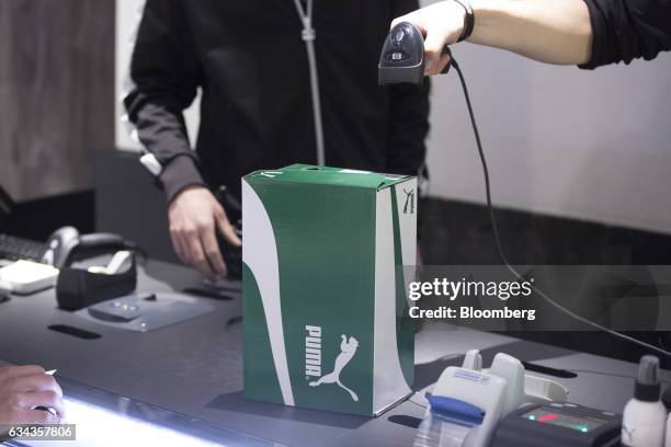 Puma Qr Code 4,874 Bar Code On Box Stock Photos, High-Res Pictures, and Images ...