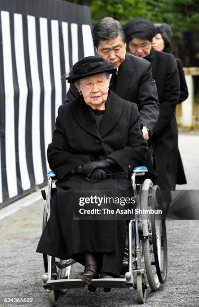 Princess Yuriko of Mikasa is seen as Emperor Akihito and Empress Michiko visit the grave of late Prince Mikasa at Toshimagaoka Cemetery on February...