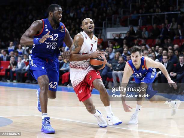 Ricky Hickman, #7 of EA7 Emporio Armani Milan competes with Bryant Dunston, #42 of Anadolu Efes Istanbul during the 2016/2017 Turkish Airlines...