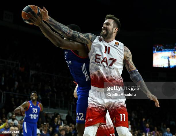 Bryant Dunston of Anadolu Efes vies for the ball with Miroslav Raduljica of EA7 Emporio Armani Milan during the Turkish Airlines Euroleague...