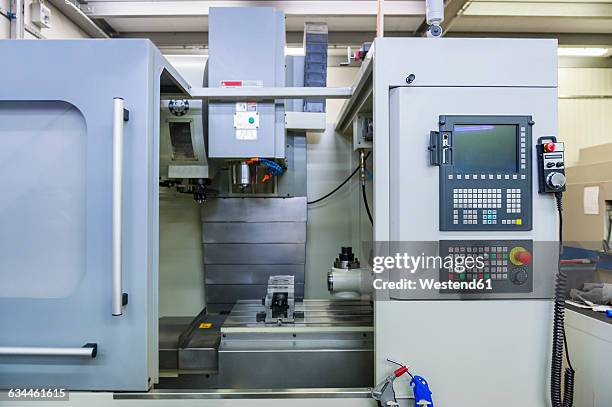 milling machine for tool-making - milling machine stock pictures, royalty-free photos & images
