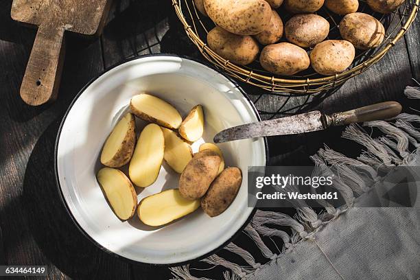 enamel bowl of sliced raw potatoes - cut in half ストックフォトと画像