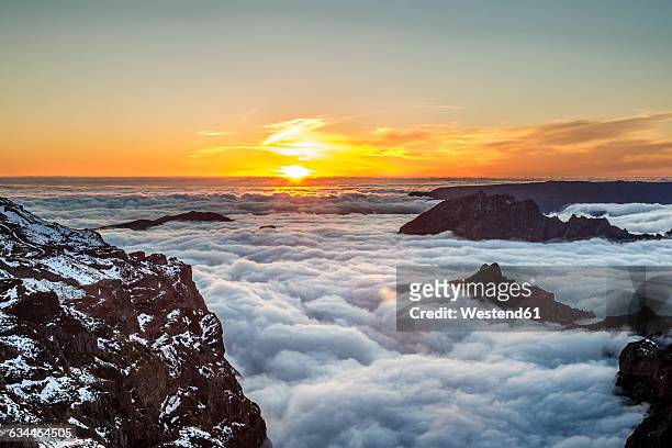 portugal, madeira, sunset at pico do arieiro - pico do arieiro fotografías e imágenes de stock